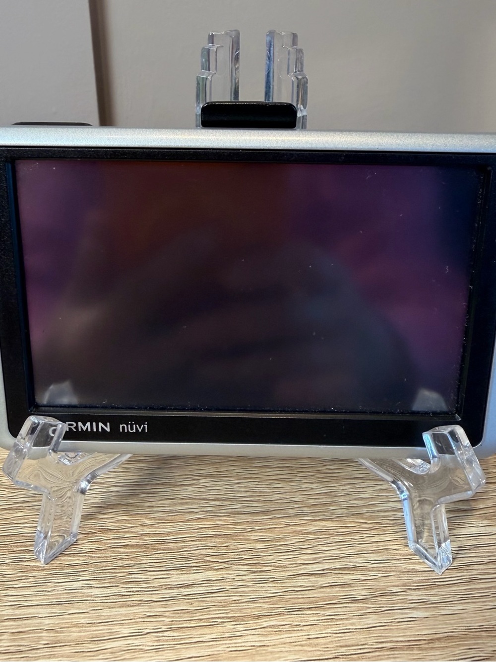 Garmin Nuvi GPS Navigational System 1350 with mount